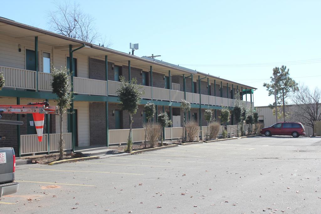 Oak Hill Inn And Suites Tahlequah Exterior foto