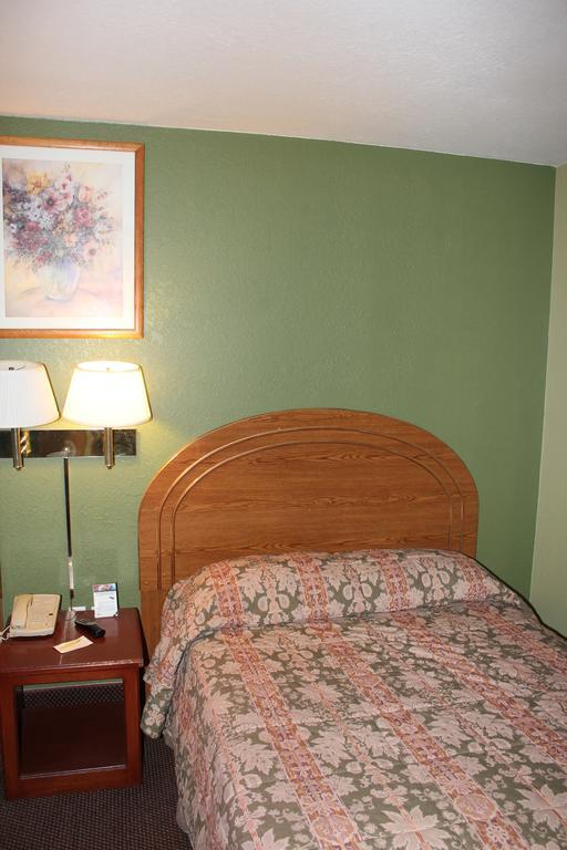 Oak Hill Inn And Suites Tahlequah Exterior foto