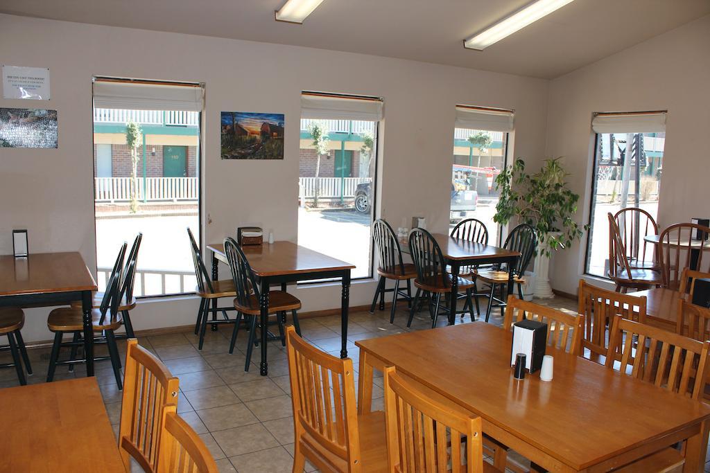 Oak Hill Inn And Suites Tahlequah Exterior foto