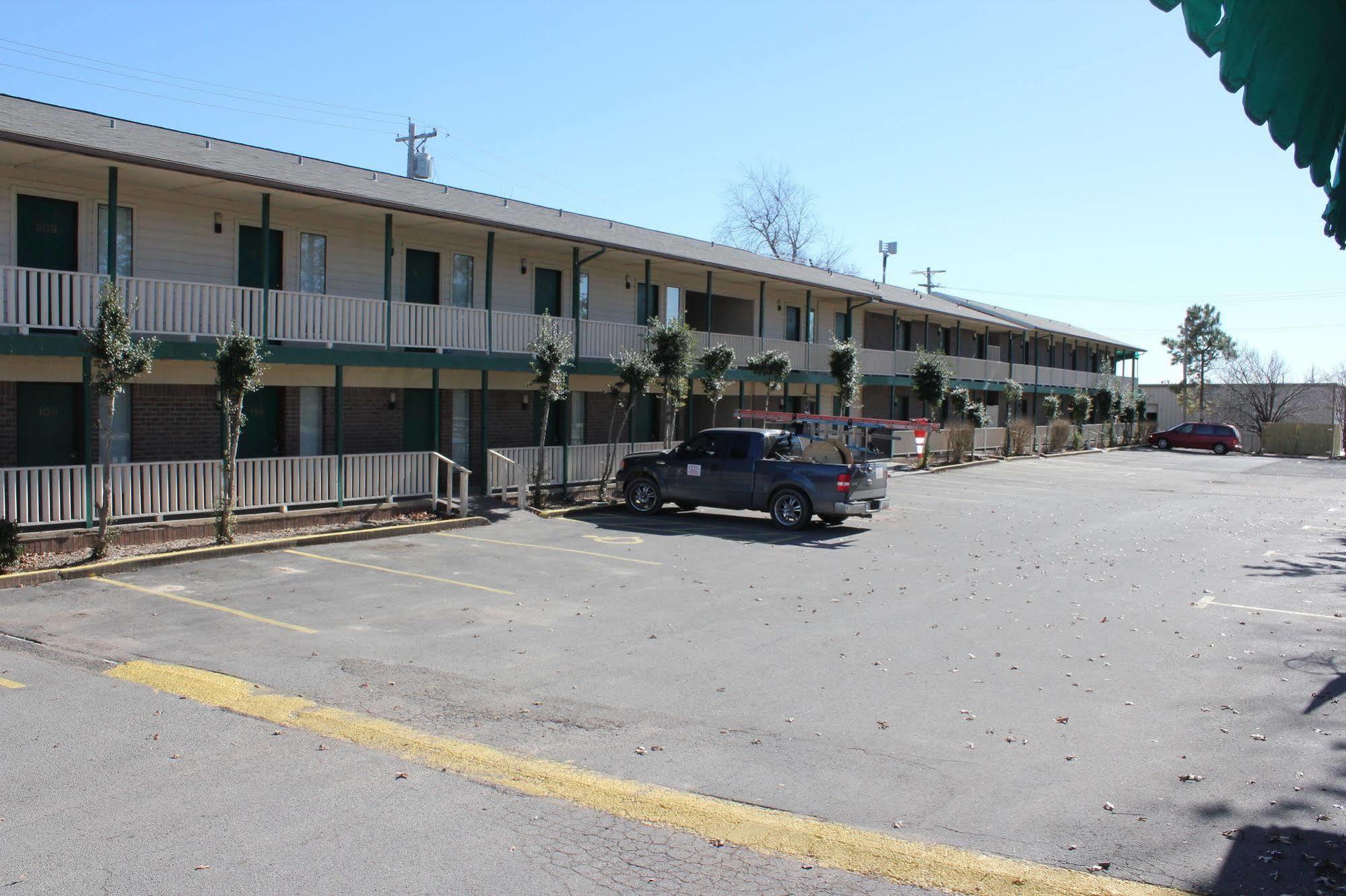 Oak Hill Inn And Suites Tahlequah Exterior foto