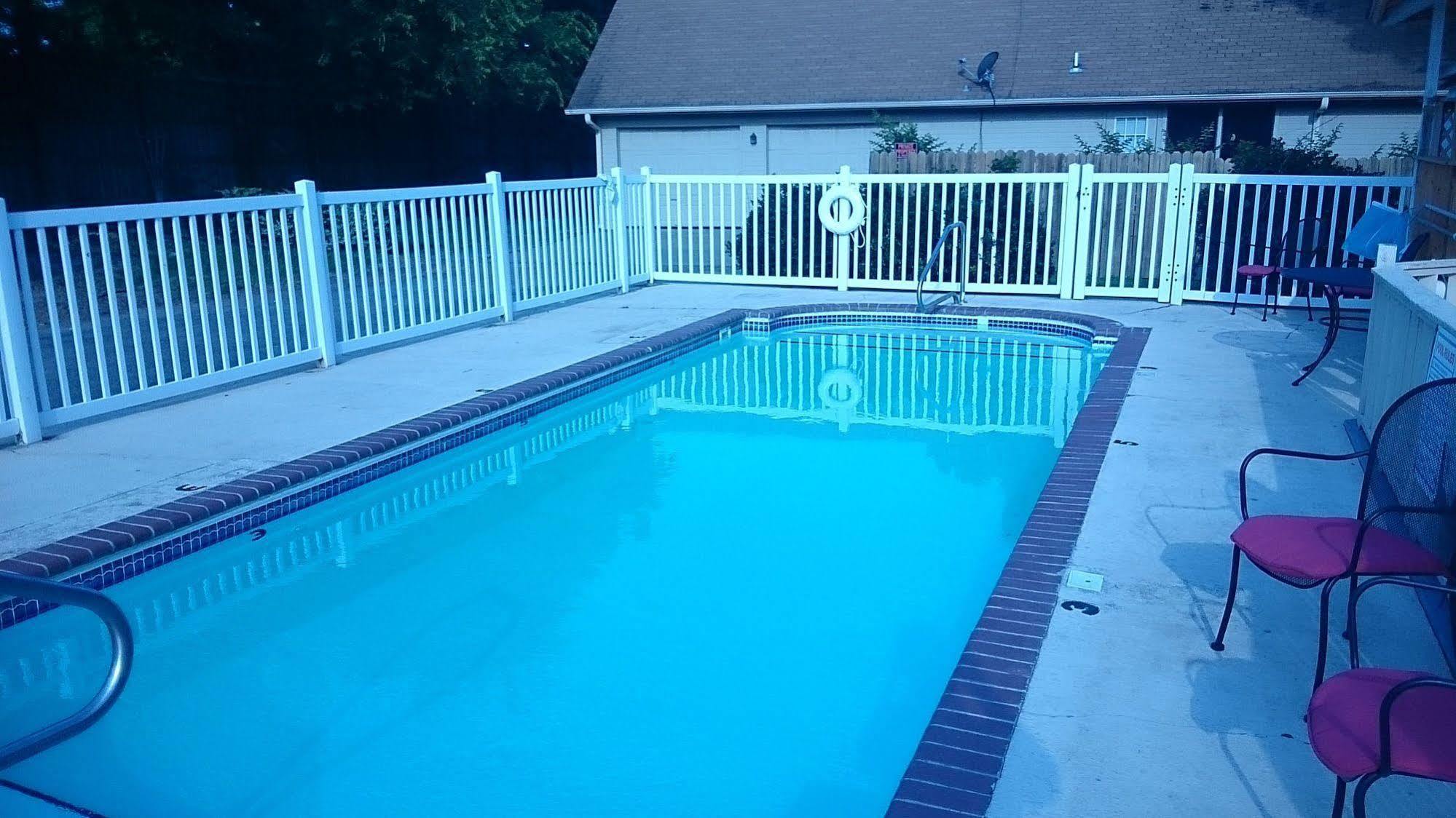 Oak Hill Inn And Suites Tahlequah Exterior foto