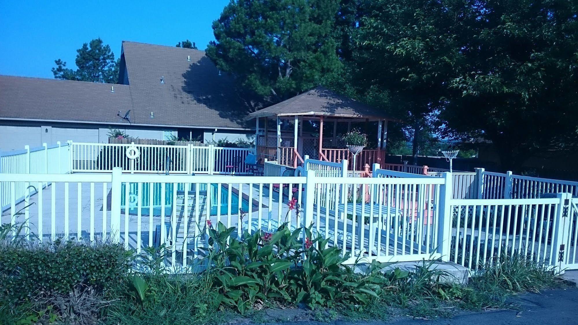 Oak Hill Inn And Suites Tahlequah Exterior foto